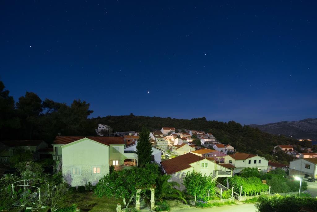 Apartments Sarah Medvinjak Bagian luar foto